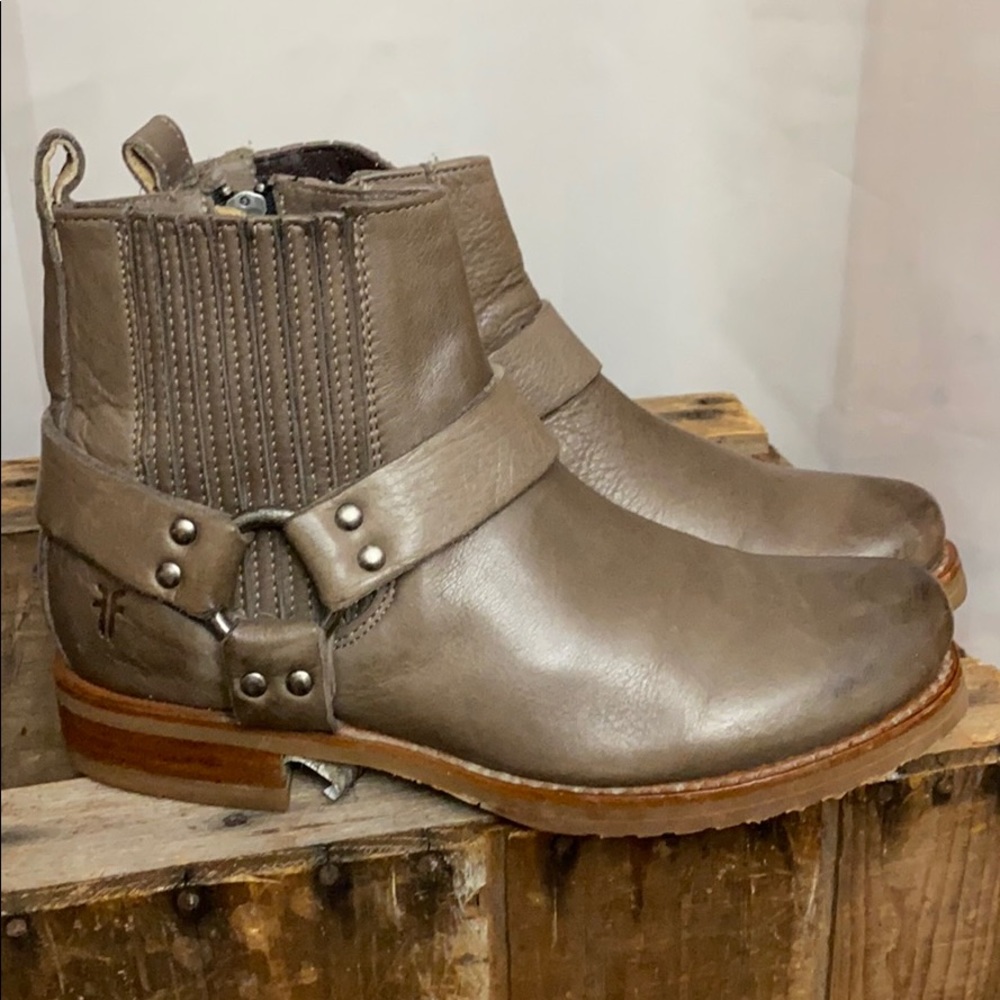 Frye Boots 7.5 w/buckle detail EUC
